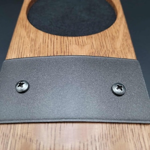 Handcrafted Bourbon Barrel Coaster with Reclaimed Metal Accent Bild 6