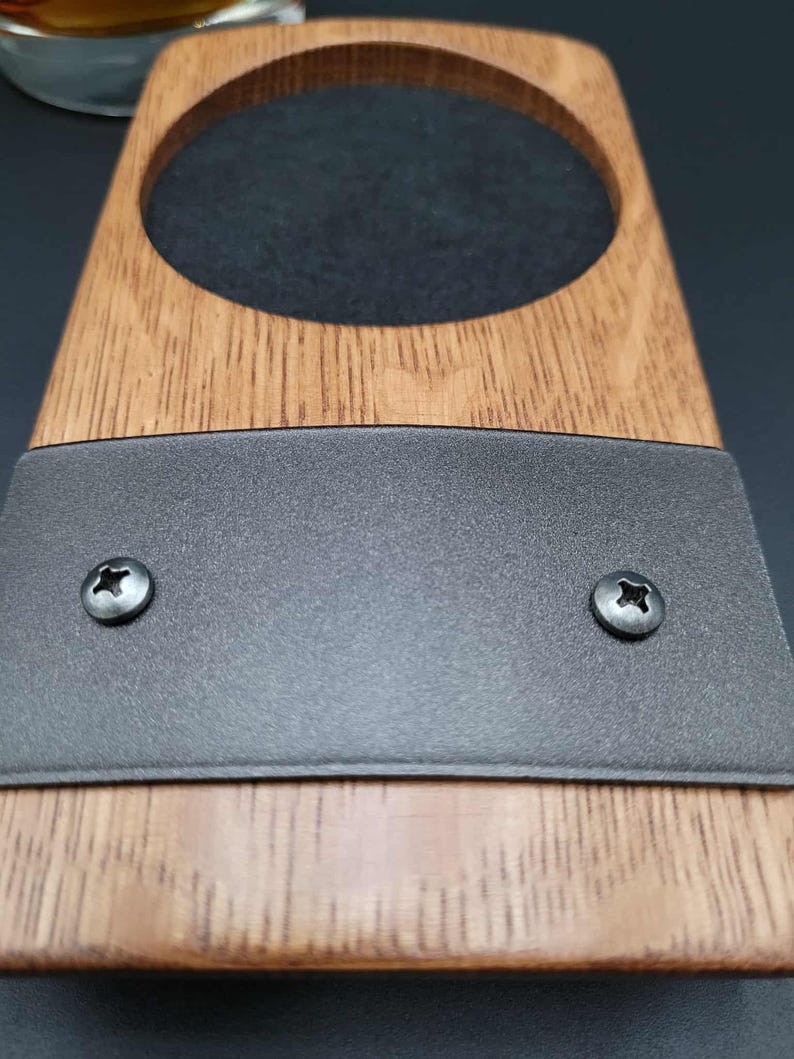 Handcrafted Bourbon Barrel Coaster with Reclaimed Metal Accent Bild 6