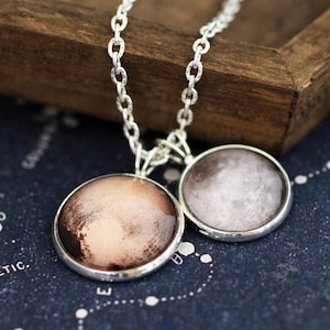Plutón y Caronte, Plutón, collar de Plutón, collar de Caronte, corazón de Plutón, joyas de Plutón, collar del sistema solar, planetas, collar del espacio