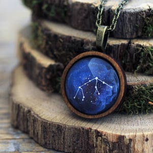 Aquarius, Aquarius Constellation, zodiaco collana, pendente di Aquarius dello zodiaco, costellazione collana, collana di legno, spazio collana