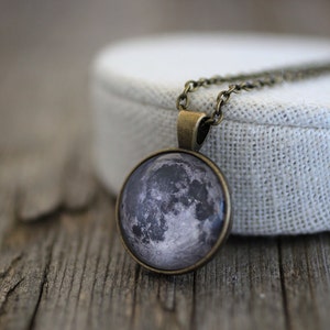 Moon Necklace, Moon Pendant, Moon, Full Moon, Full Moon Necklace, Moon Jewelry, Luna, Luna Necklace, Space, Solar System Necklace, Universe