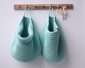 Cestino da appendere alla parete all'uncinetto: borsa portaoggetti in cotone per la cameretta dei bambini.