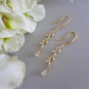 Crystal Leaf Vine Earrings Gold Marquise Wedding Earrings for Brides CZ Bridal Earrings Long Cubic Zirconia Teardrop Earring Simple Jewelry