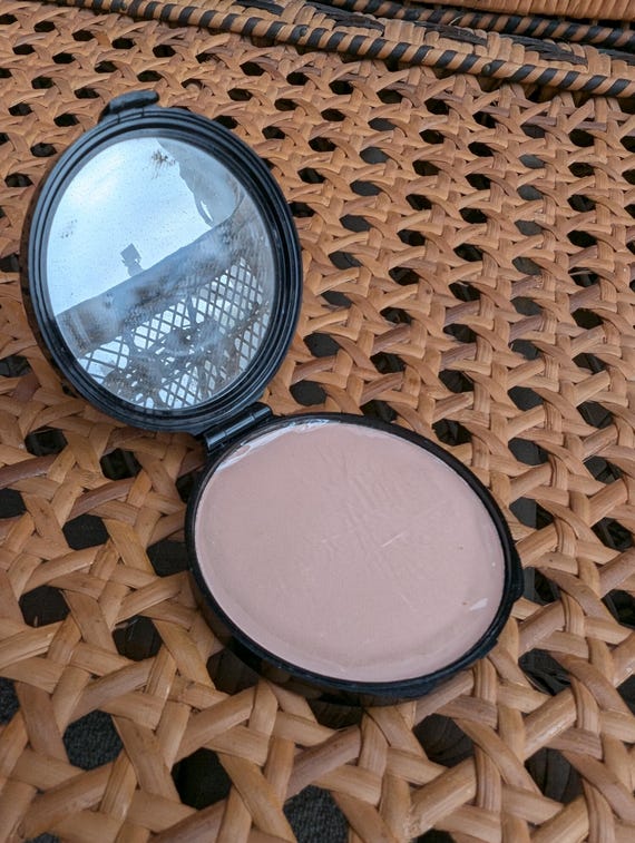 Original 1970s Biba Large Pressed Powder Medium Beige - Great Condition - Only 35 Pounds!