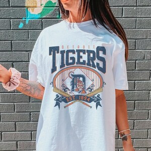 Detroit tigers sales t shirt women's