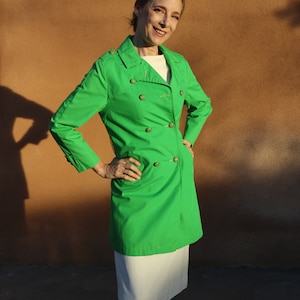 1960s Vintage Grass Green Short Double-Breasted Petite Trench Coat