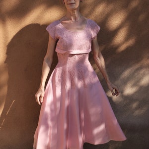 1950s Vintage Mauve Taffeta Cocktail Dress with Lace Bodice