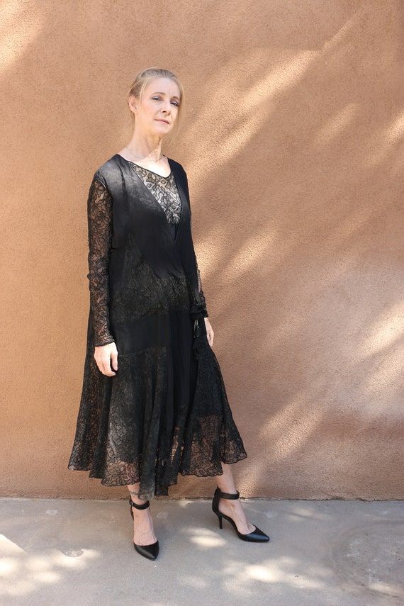 flapper long sleeve dress BABEYOND Elegant See-through Long Sleeve Fringed Flapper Roaring 20s Dance Party Dress, Black, Size M