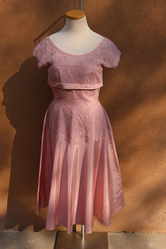 1950s Vintage Mauve Taffeta Cocktail Dress with L… - image 6