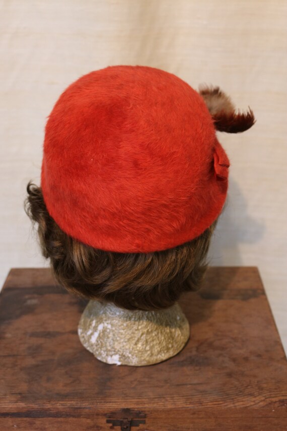 1940s Vintage Tomato Red Mohair Felt Hat with Fea… - image 4