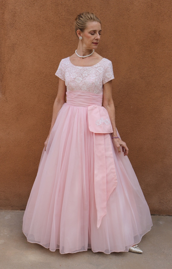 1950s Vintage Pink Chiffon and White Lace Prom Dre