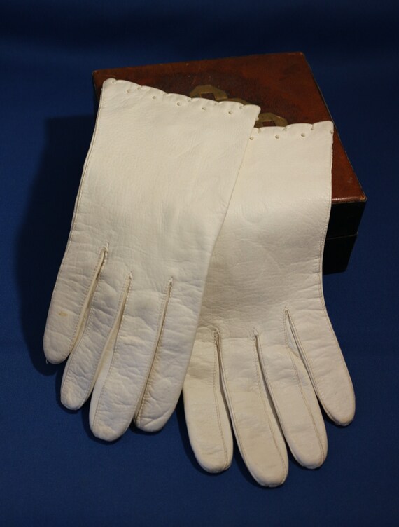 Vintage White Kidskin Leather Gloves Gem