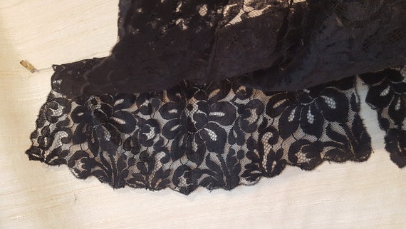 1890s Antique Edwardian Black Floral Lace Shawl - image 8