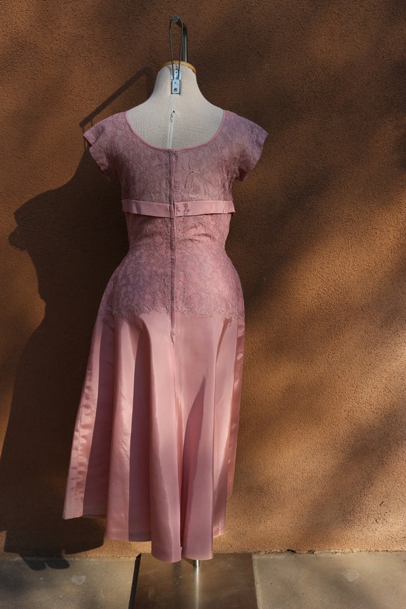 1950s Vintage Mauve Taffeta Cocktail Dress with L… - image 5