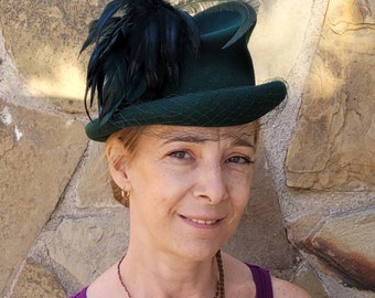 1940s Vintage New York Creation Green Structural Felt Fedora Hat with Netting Veil and Feathers