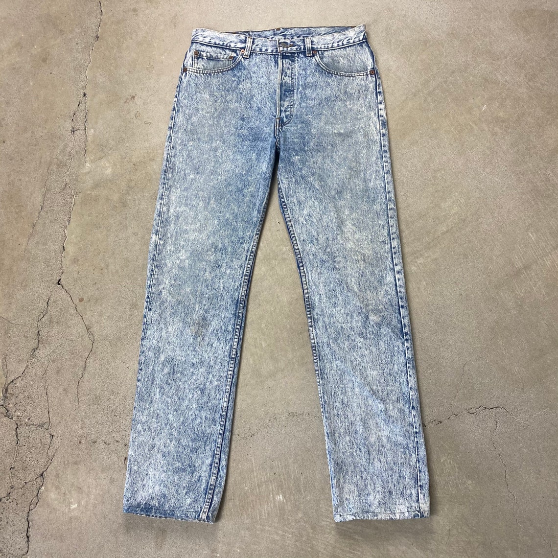 levis 501 light broken in