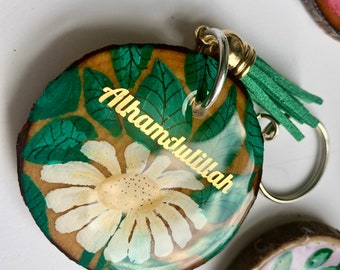 Islamic keychain, Alhamdulillah  daisy keychain, green, flower resin art keychain, wood slice keychain with tassel, islamic gift