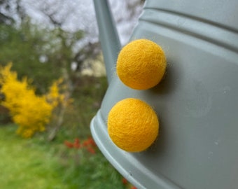 Sunny yellow magnetic ball felted from mulesing-free merino wool. Neodymium magnet felted in to protect against scratches