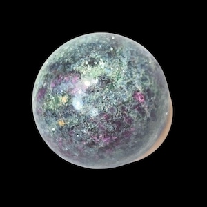 Sfera da collezione 6537 in rubino in fucsite, 30 mm. Collezione: Sphere.