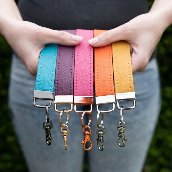 Leather Wristlet Keyring / Key Fob / Keychain Wrist Lanyard / Wristlet Keychain / Unisex Leather Teacher Gift / ID Badge Lanyard / 9 colours