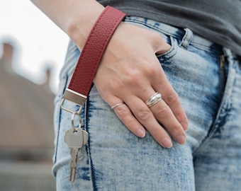 Genuine Leather Wristlet Fob / Keychain Wrist Lanyard / Keyring Key Fob / Unisex Teacher Gifts / Leather Gifts / ID Badge Lanyard / 9 colour