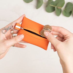 Monedero de piel: Estuche para auriculares con cremallera hecho a mano imagen 3