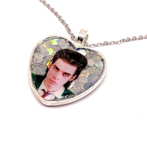 Collier fait main - Pendentif cœur avec fond pailleté holographique - Cadeau pour les fans - Nick Cave