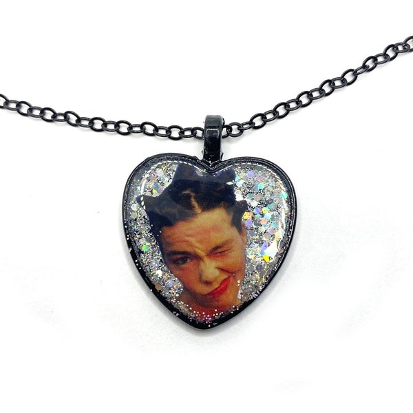 Pendentif Björk en forme de coeur avec chaîne