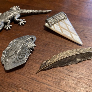 5 Metal Pins