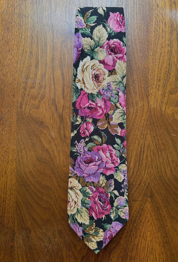 Beautiful Vintage Men’s Floral Rose Wide Tie
