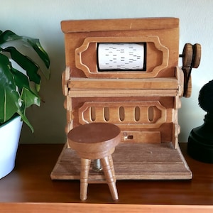 Vintage Wooden Player Piano Music Box Moveable Parts Music - The Entertainer 1970s  Miniature