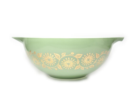 Vintage Pyrex Gold Medallion Sage Green Gold Leaf Vines 2.5 Quart Promotional Cinderella Bowl #443 Made In 1962-1963 Collectible Ovenware Vintage Pyrex Gold Medallion Sage Green Gold Leaf Vines 2.5 Quart Promotional Cinderella Bowl #443 Made In 1962-1963 Collectible Ovenware
