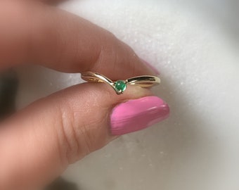 Size 6.75, Emerald 14K Gold Chevron Ring, Dainty Gemstone Stacking Band