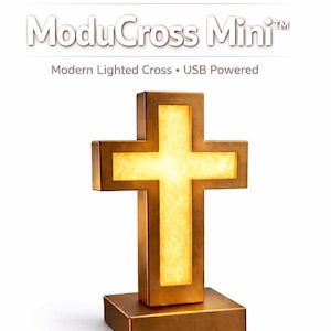 Może przedstawiać: Złota lampa LED w kształcie krzyża ModuCross Mini. Krzyż ma świecące, zmieniające kolor wnętrze i stoi na pasującej podstawie. Widoczny jest tekst "COLOR-CHANGING LED" i "Modern Lighted Cross • USB Powered".