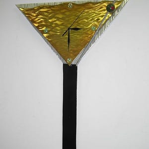 Reloj Martini: Escultura contemporánea de reloj de pared en modernos colores de cóctel de Tony Viscardi. Reloj de arte abstracto de aluminio.
