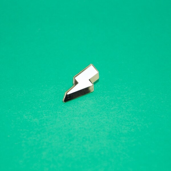 Pin esmalte de trueno