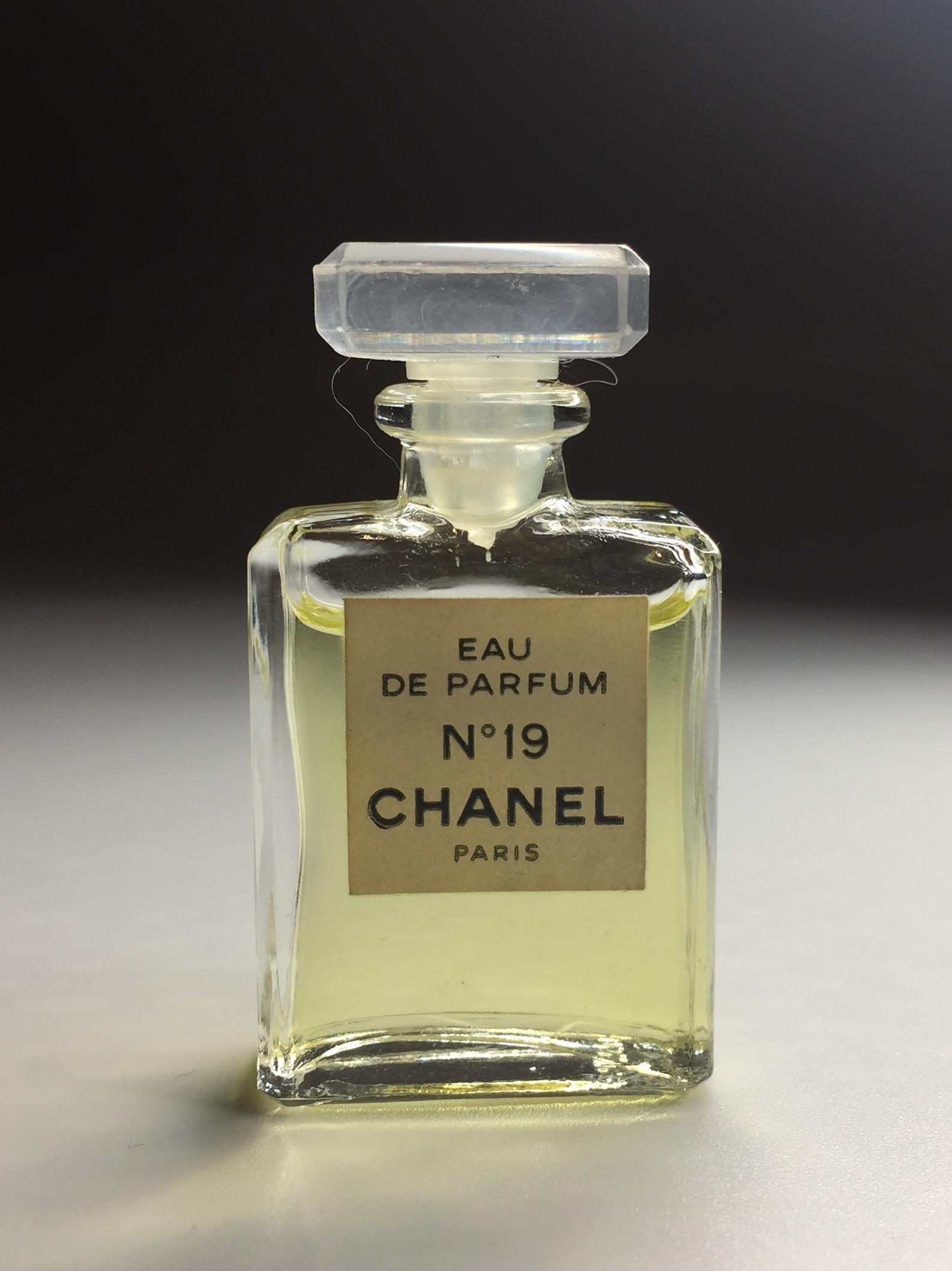 Chanel n19 perfume - Etsy 日本