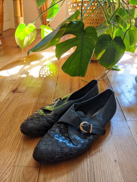 Vintage woven black Italian leather shoes with bra