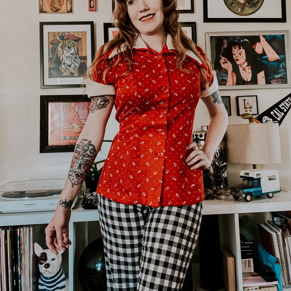 1970's Vintage Red & White Calico Print Dagger Collar Blouse