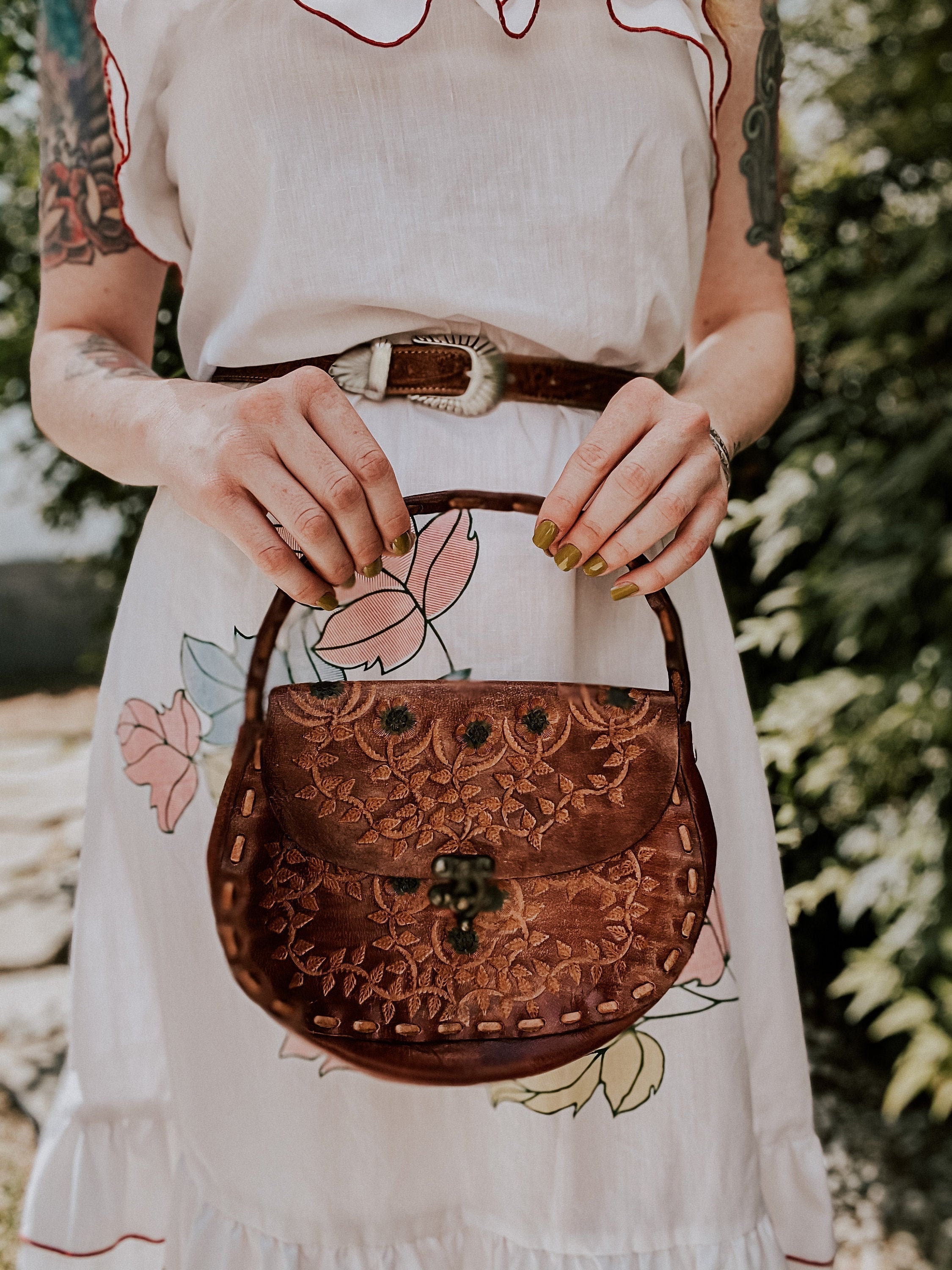 Vintage 70s Tooled Leather Floral Purse