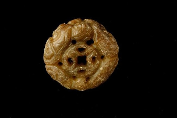 Antiques chinese jade amulet - Gem Antiques chinese jade amulet - Gem