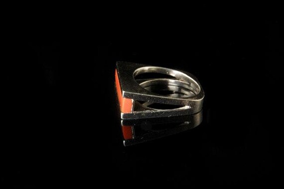 Vintage Modern chinese coral silver saddle ring - image 3