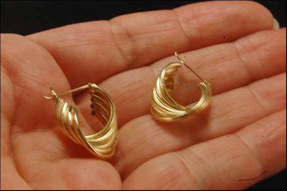 vintage twisted 14k yellow gold hoop earrings - image 4