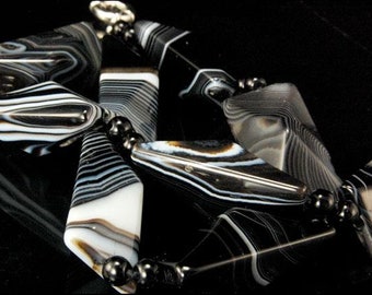 vintage modern black white straps agate large beads silver necklace