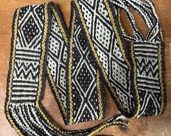 Cintura/fascia yoga Tarahumara Rarámuri in pura lana tinta con coloranti vegetali, tessuta a mano con motivo a rombi, lunghezza 60 pollici.