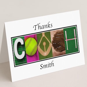 Biglietto di ringraziamento personalizzato per allenatore di softball, il miglior regalo per allenatore, biglietto piatto o piegato 5x7, regalo di squadra, biglietto di squadra, arte dell'alfabeto, nome della lettera