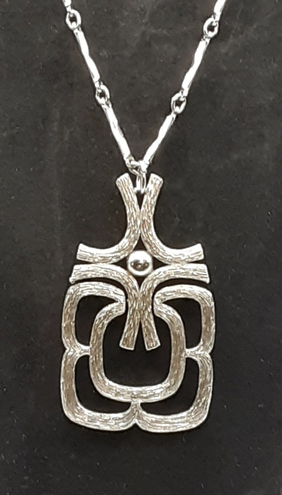 Vntg Avon Silver Tone Articulated “Myan” Pendant ‘