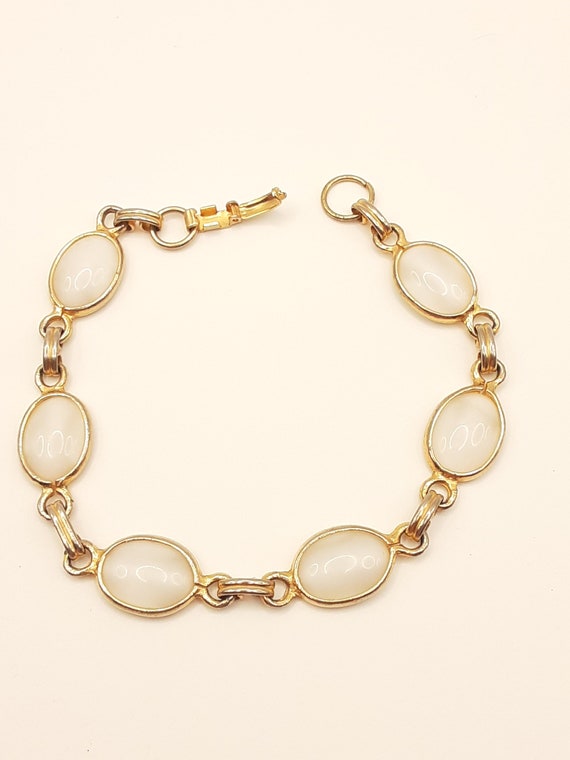 Vintage 70's White Molded Glass Bracelet, Gold To… - image 2