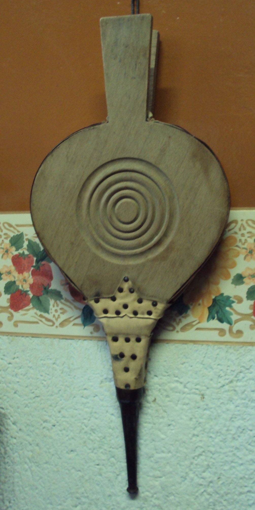 Véritable Soufflet en Bois et Cuir Parfait État Datant Des Années 60.