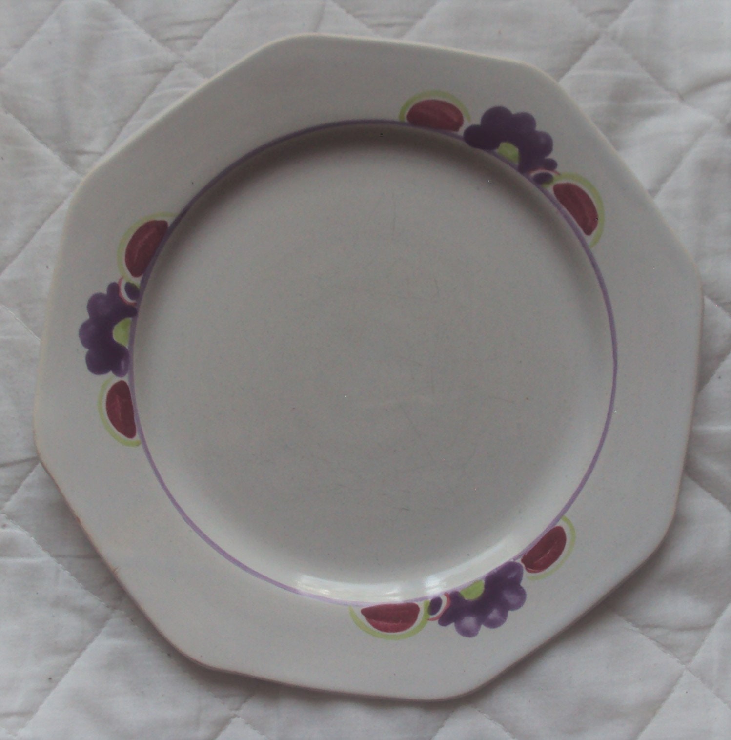 Assiette en Porcelaine Peinte A La Main de Marque Ste Renégonde et Datant Des Années 50.